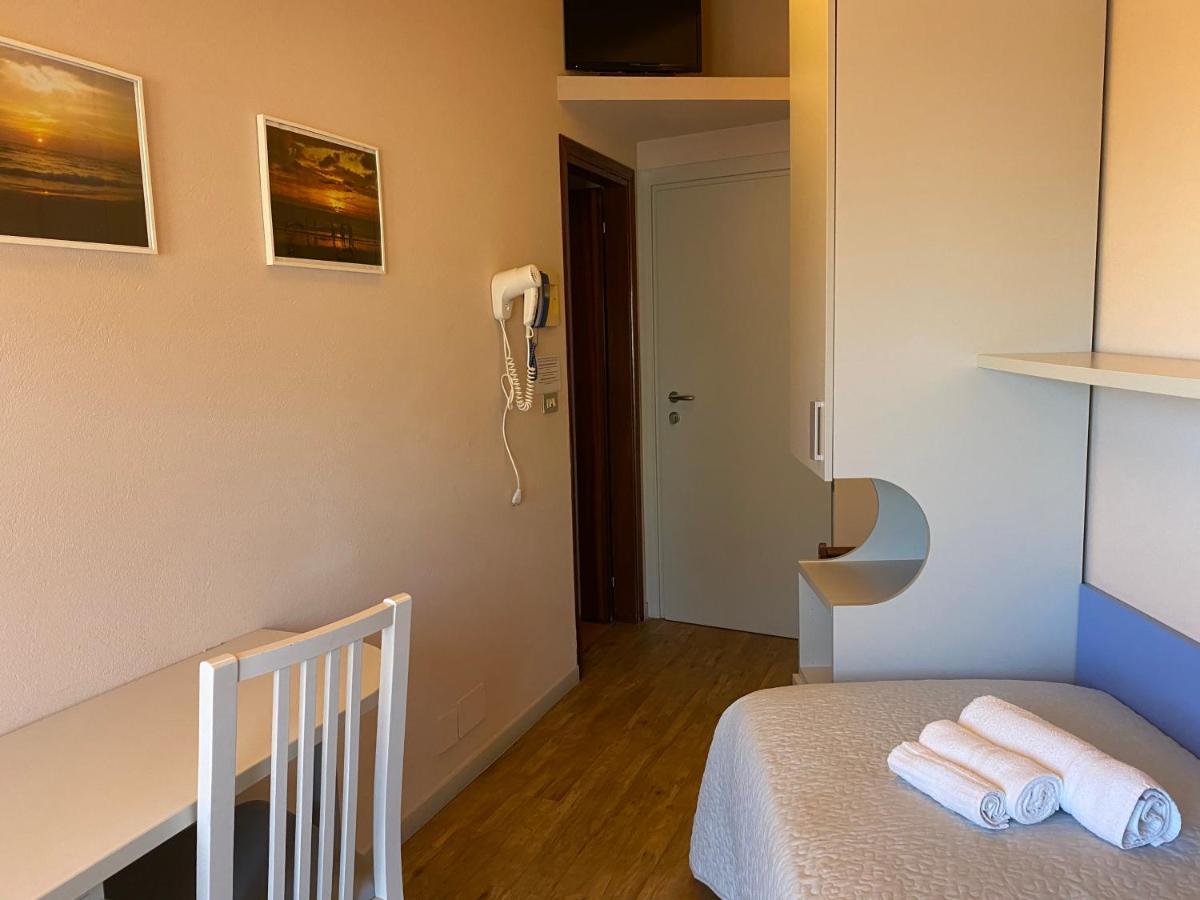 Hotel Moderno - Bed & Breakfast แชร์เวีย ภายนอก รูปภาพ