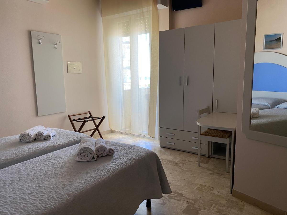 Hotel Moderno - Bed & Breakfast แชร์เวีย ภายนอก รูปภาพ