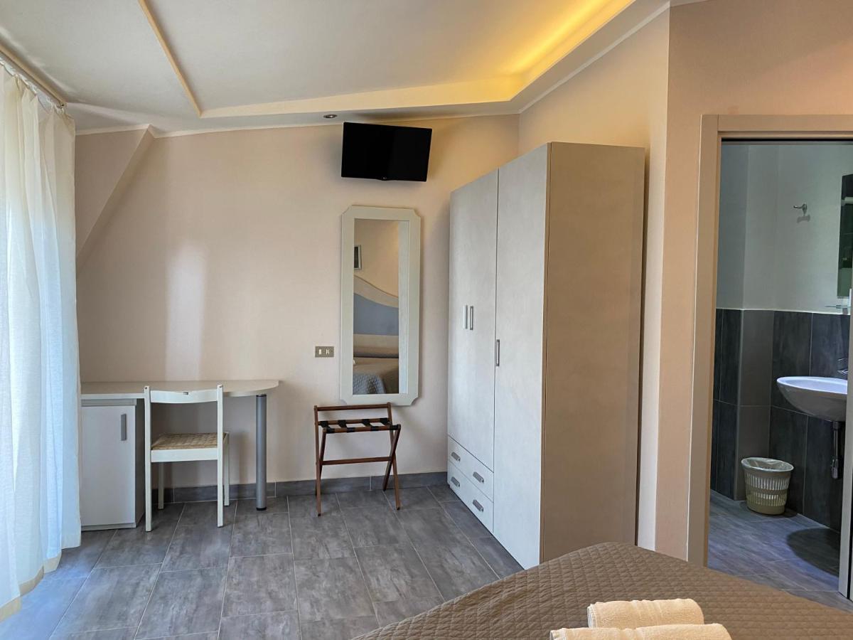 Hotel Moderno - Bed & Breakfast แชร์เวีย ภายนอก รูปภาพ