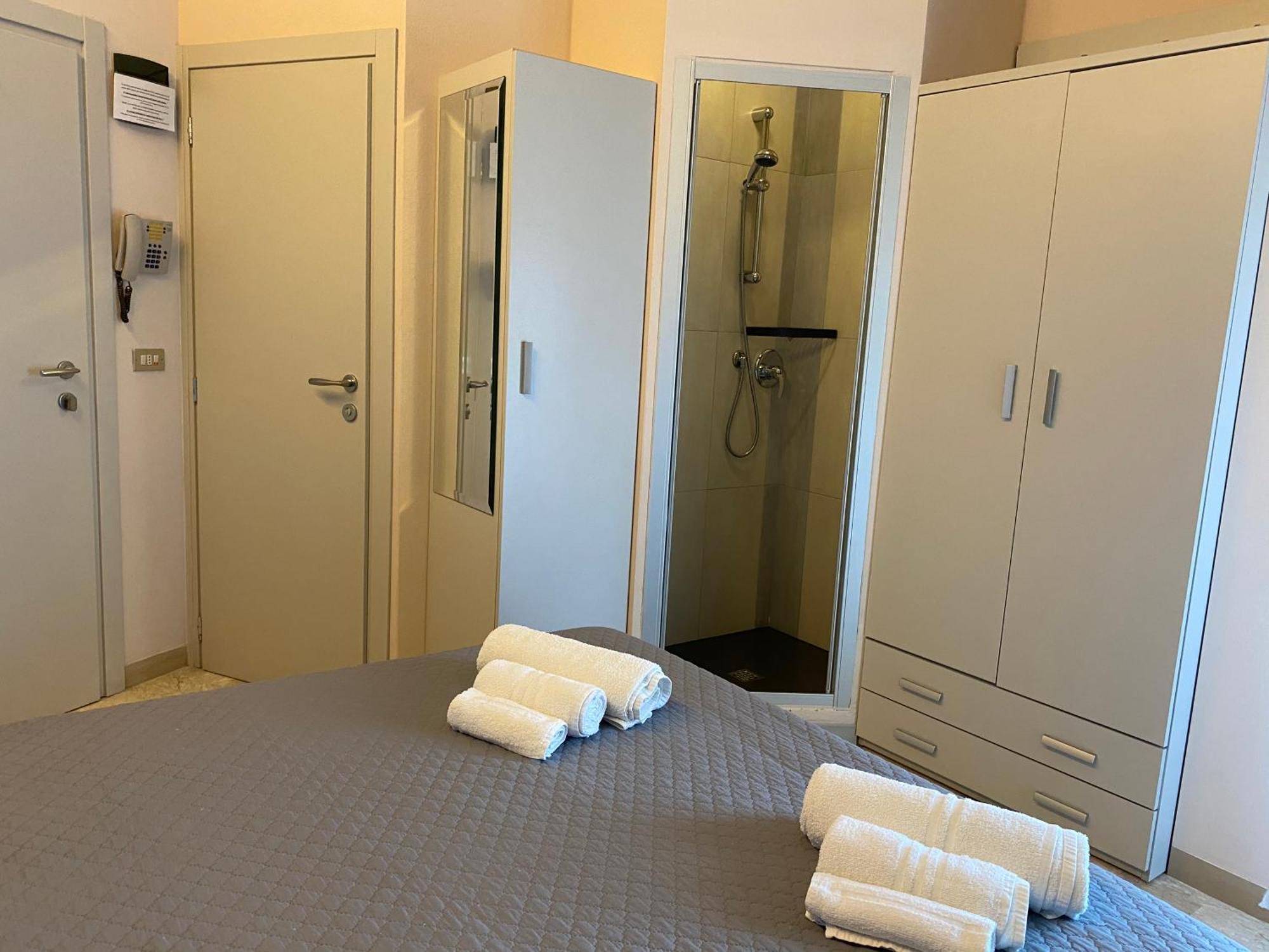 Hotel Moderno - Bed & Breakfast แชร์เวีย ภายนอก รูปภาพ