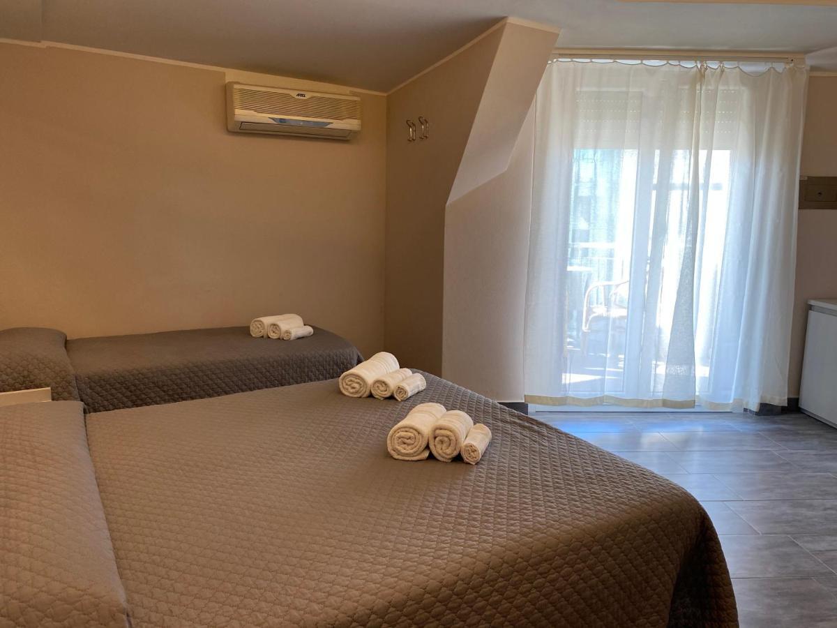 Hotel Moderno - Bed & Breakfast แชร์เวีย ภายนอก รูปภาพ