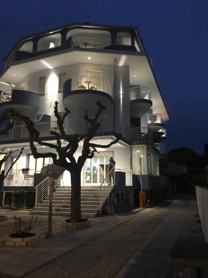 Hotel Moderno - Bed & Breakfast แชร์เวีย ภายนอก รูปภาพ