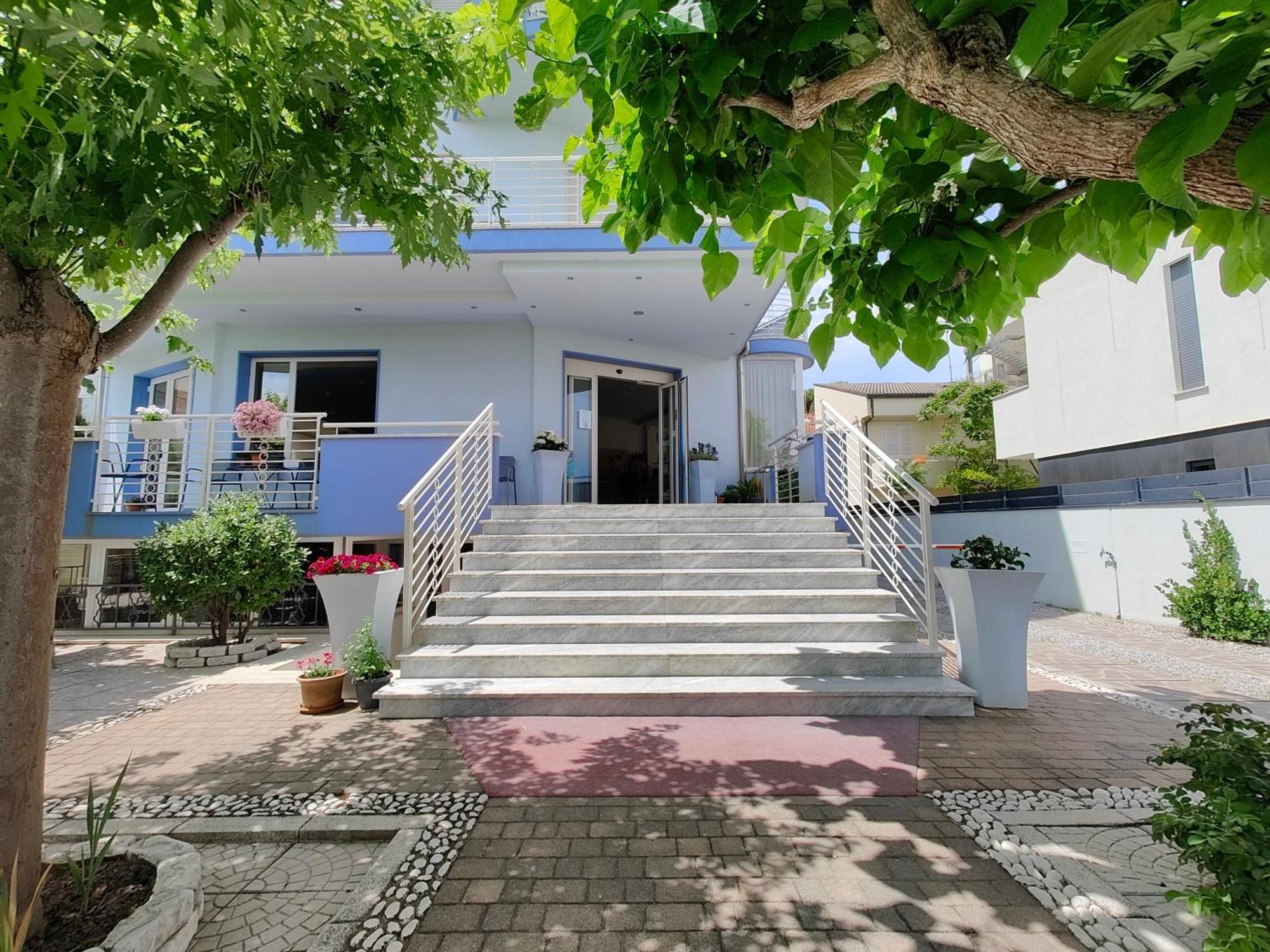 Hotel Moderno - Bed & Breakfast แชร์เวีย ภายนอก รูปภาพ