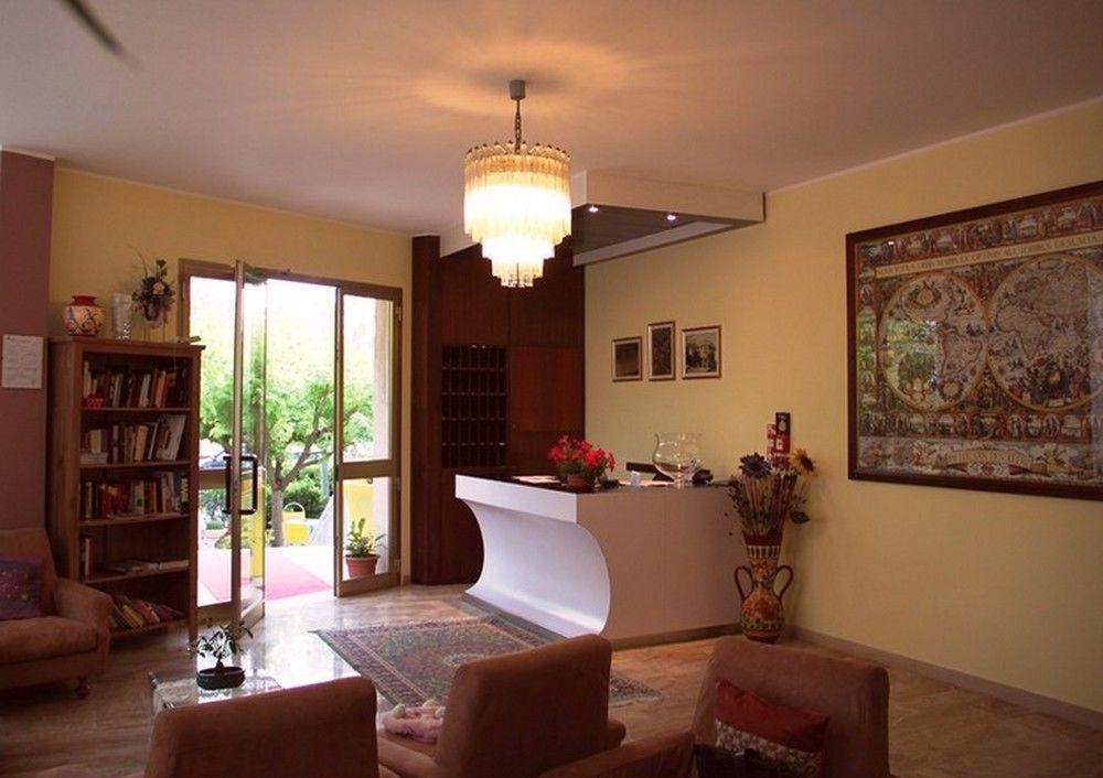 Hotel Moderno - Bed & Breakfast แชร์เวีย ภายนอก รูปภาพ
