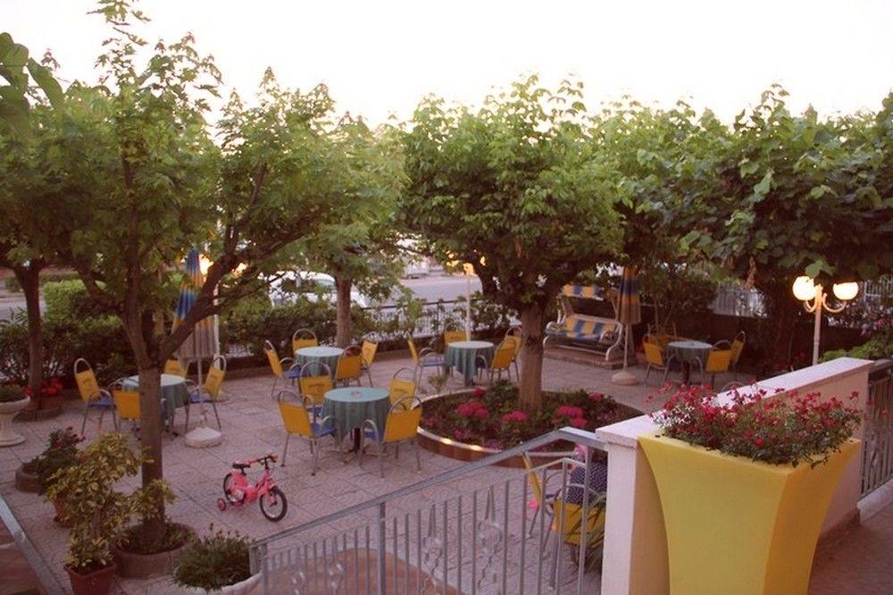 Hotel Moderno - Bed & Breakfast แชร์เวีย ภายนอก รูปภาพ