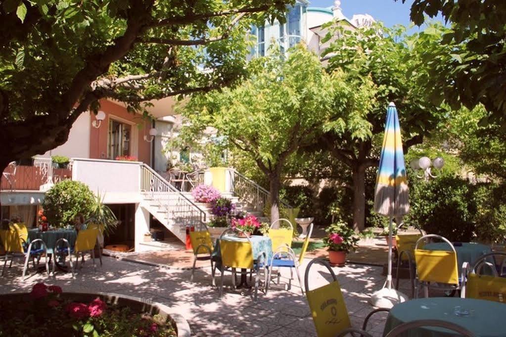 Hotel Moderno - Bed & Breakfast แชร์เวีย ภายนอก รูปภาพ